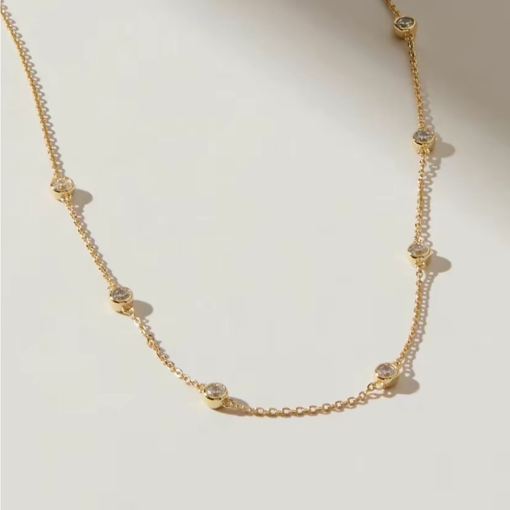 BRAND NEW Gold stainless steel classic diamond by the yard collarbone necklace